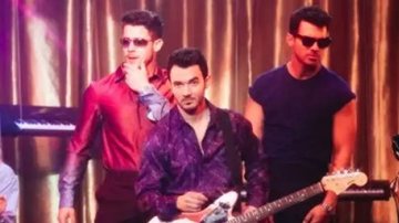Nick, Kevin e Joe Jonas no clipe "Only Human" - Reprodução