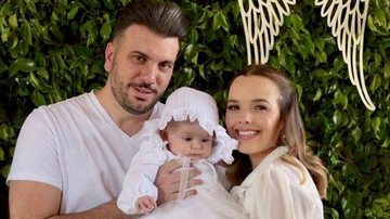 Thaeme Mariôto e Fábio Elias batizam a filha Liz - Studio Cappi