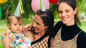 Laura Neiva com a mãe Michele, e a irmã, Teresa - Instagram/Reprodução