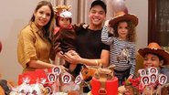 Wesley Safão com a esposa Thyane Dantas, e os filhos Yhudy, Ysis e Dom - Instagram/Reprodução