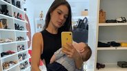 Isis Valverde com o filho no colo - Reprodução/Instagram