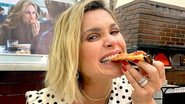 Flávia Alessandra comendo pizza em Nápoles, na Itália - Reprodução/Instagram