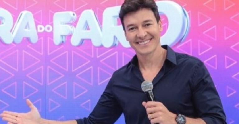 Apresator do 'Hora do Faro' encantou seguidores com foto da família - Record TV/Divulgação