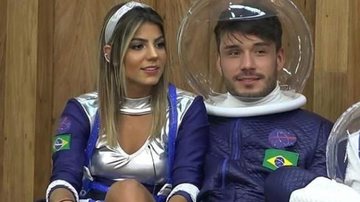 Hariany Almeida e Lucas Viana prontos para festa Viagem Espacial - Reprodução/Record