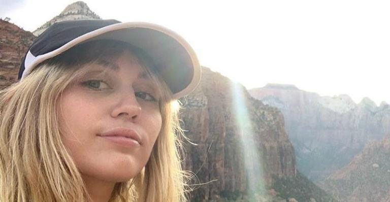 Miley Cyrus curte e comenta publicação de fã que compara seus namoros - Instagram