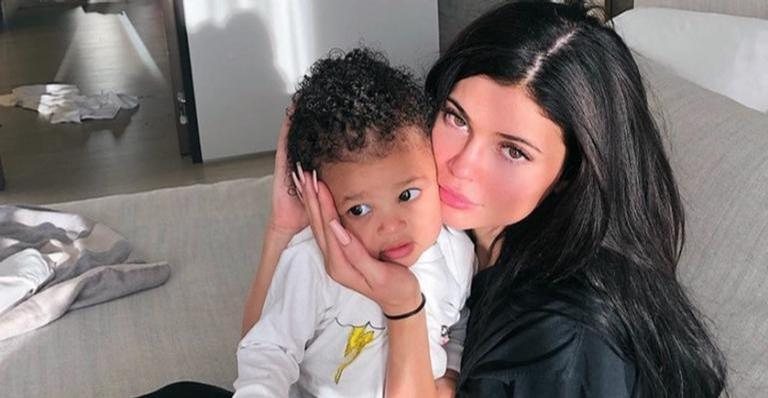 Ao lado da filha, Kylie Jenner compartilha momentos fofos se preparando para feriado - Foto/Instagram