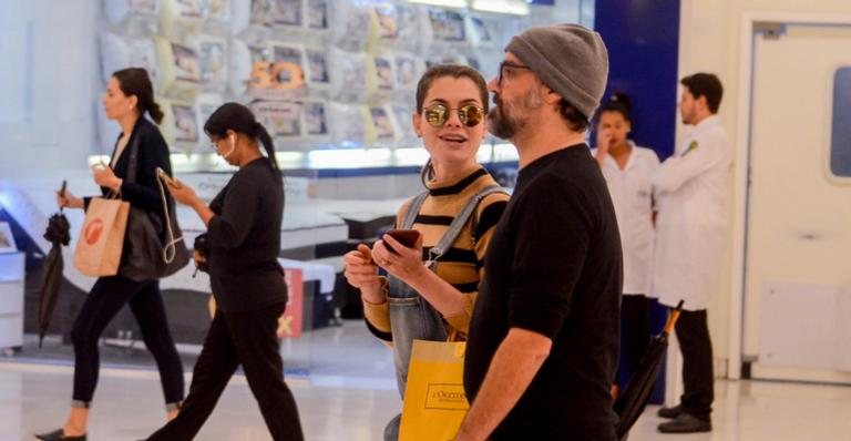 Alinne Moraes e Mauro Lima passeando em shopping - Pablo Luquez/AgNews