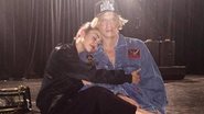 Miley Cyrus e Cody Simpson durante encontro nos bastidores da Bangerz Tour, 2011 - Foto/Instagram