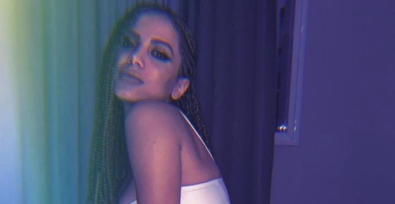 Anitta comenta foto Ester Expósito e fãs vão à loucura - Instagram