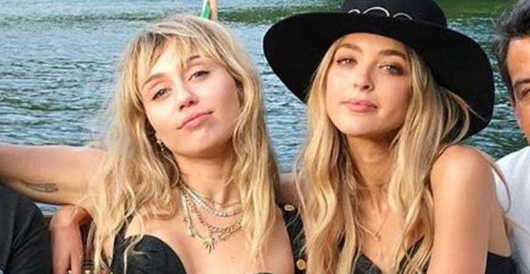 Kaitlynn Carter e Miley Cyrus durante viagem romântica para a Itália - Foto/Instagram