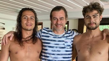Rafael Vitti ao lado do irmão e do pai em momento especial com a família - Foto/Instagram