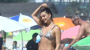 Isis Valverde curte domingo de sol em praia do Rio de Janeiro - AgNews