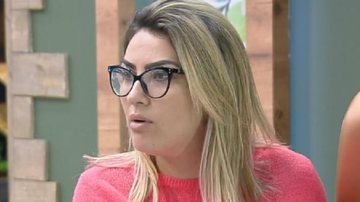 Peoa garantiu que diminuiu as medidas no reality - Divulgação/Record TV