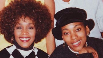 Whitney Houston e Robyn Crawford, melhor amiga da cantora, viveram um romance na década de 80 - Foto/Instagram Crawford