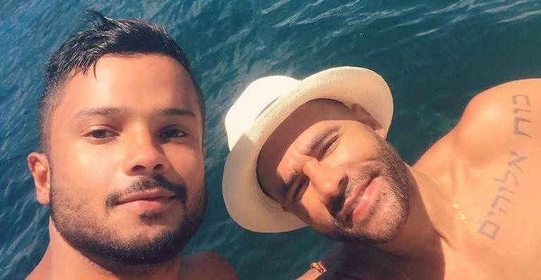 Rodrigo Santanna e marido compartilham fotos raras juntos - Instagram