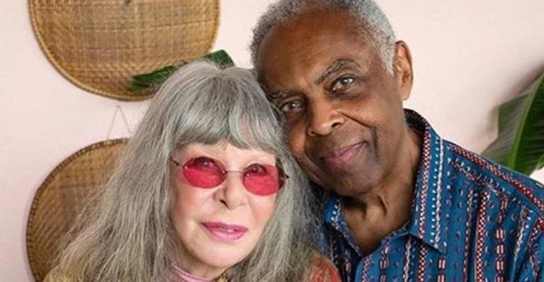 Gilberto Gil e Rita Lee surgem abraçados em clique - Instagram