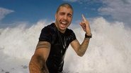 Pedro Scooby é resgatado após susto enquanto surfava - Instagram