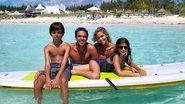 Em contagem regressiva para o casamento, Kaká posta clique com a família - Instagram