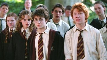 Harry, Rony e Hermione ao encarar o hipogrifo pela primeira vez, no Prisioneiro de Azkaban - Foto/Reprodução