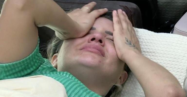 Thayse chora e se lamenta por enfrentar roça contra Hariany - Reprodução/Record TV