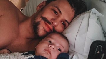 Saulo Poncio compara foto dele quando era bebê com a do filho, Davi, e semelhança impressiona - Instagram