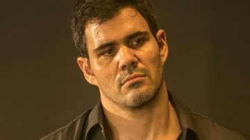 Juliano Cazarré surpreende ao carregar 80kg em academia - João Cotta/Globo