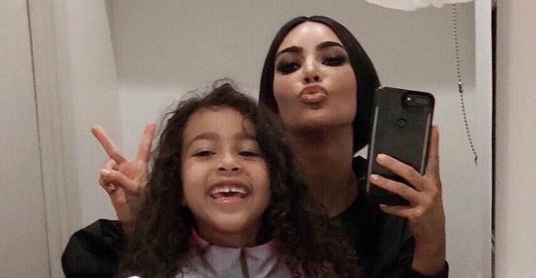 Kim Kardashian posa ao lado de North fazendo careta e diverte fãs - Instagram