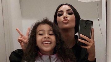 Kim Kardashian posa ao lado de North fazendo careta e diverte fãs - Instagram