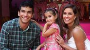 Deborah Secco e Hugo Moura com a filha Maria Flor em sua festa de aniversário - ROBERTO FILHO / BRAZIL NEWS