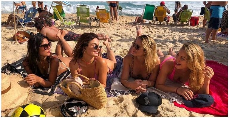 Isis Valverde e Luiza Valdetaro aproveitam o calor do Rio e vão à praia - Instagram