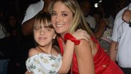 Ticiane Pinheiro leva Rafaella para evento de Natal - Agnews