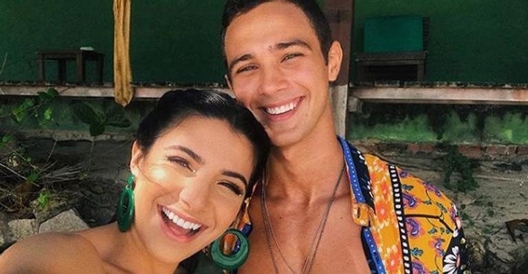 Rayssa Bratillieri e André Luiz Frambach namoram na vida real e seus personagens podem virar casal em Éramos Seis - Instagram