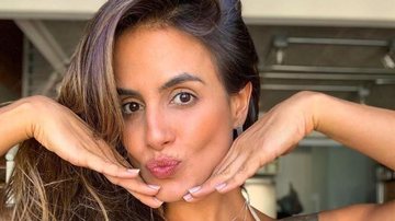 Carol Peixinho exibe barriga trincada ao compartilha clique de biquíni nas redes - Instagram