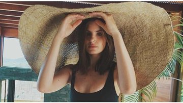 Camila Queiroz compartilha clique curtindo o sol - Instagram
