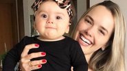 Thaeme Mariôto leva a filha de 7 meses para conhecer a praia - Reprodução/Instagram