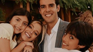 Em clima de Natal, Kaká compartilha clique em família - Instagram