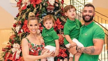 Gusttavo Lima posa com a família em clima de Natal - Instagram
