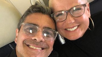 Junno Andrade posa com Xuxa no avião: ''Eu e meu amor'' - Instagram