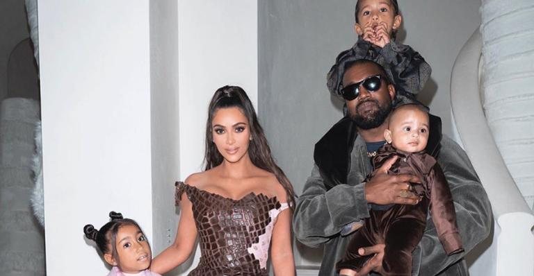 Kim Kardashian posa com a família no Natal e looks chamam atenção - Divulgação/Instagram