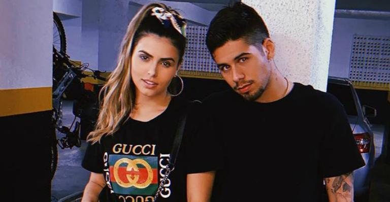 O cantor usou suas redes para anunciar o noivado com a bailarina do Domingão do Faustão, Isabella Arantes - Instagram