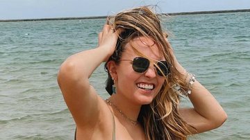 Durante viagem, Larissa Manoela posa de biquíni e exibe corpão na praia - Instagram