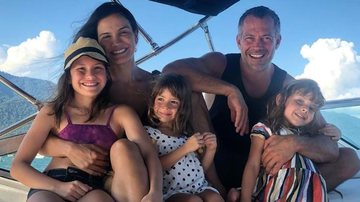Malvino Salvador curte dia de verão ao nadar com as filhas - Instagram