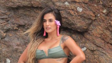 Ex-BBB Carol Peixinho é flagrada em ensaio fotográfico na praia - AgNews