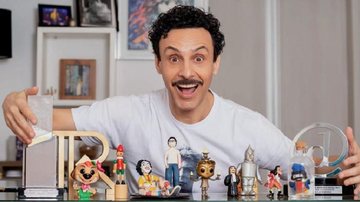 Ivan mostra seus bonecos, que relembram dublagens de personagens icônicos do cinema - Paulo Santos