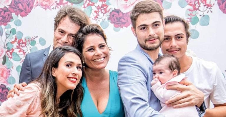 Os noivos, João Vitti e Valéria, com a nora Tatá Werneck, os filhos Rafael e Francisco, e a pequena Clara Maria - Bill Vianna e Eduardo Braga