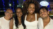 Viajando por Natal, a atriz publicou uma foto com sua família e se declarou a eles, encantando seus fãs - Instagram