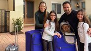 Luciano Camargo e família em frente a sua mansão em Orlando - Reprodução/Instagram