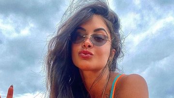 Aline Riscado toma sol com maiô decotado e esbanja beleza - Instagram