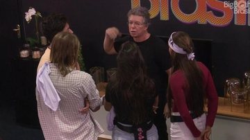 Boninho vai à Casa de Vidro e aconselha confinados - Reprodução/Globoplay