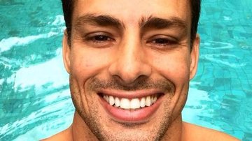 Cauã Reymond surge de bigode e fãs aprovam - Divulgação/Instagram